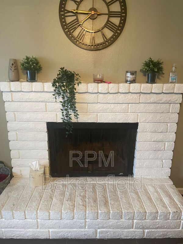 Foto del edificio - 5412 Peppertree Ln