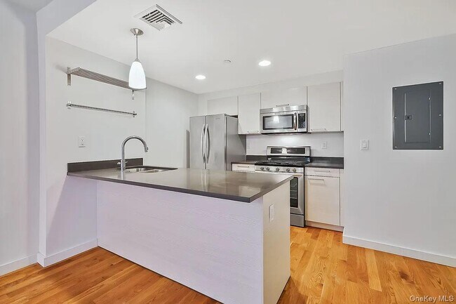 Foto del edificio - 106-20 70th Ave