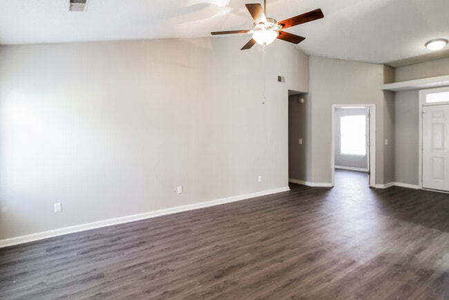 Building Photo - 249 Persimmon Cir