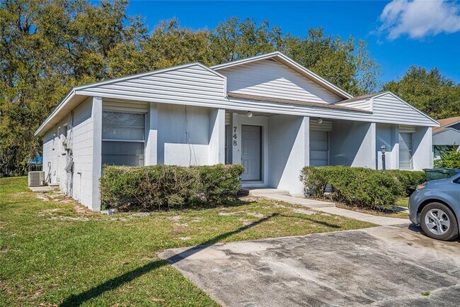 Building Photo - 748 Zella Ln