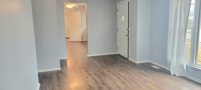 Foto del edificio - 4 Bedroom 1.5 bath in Argenta Oreana School District!