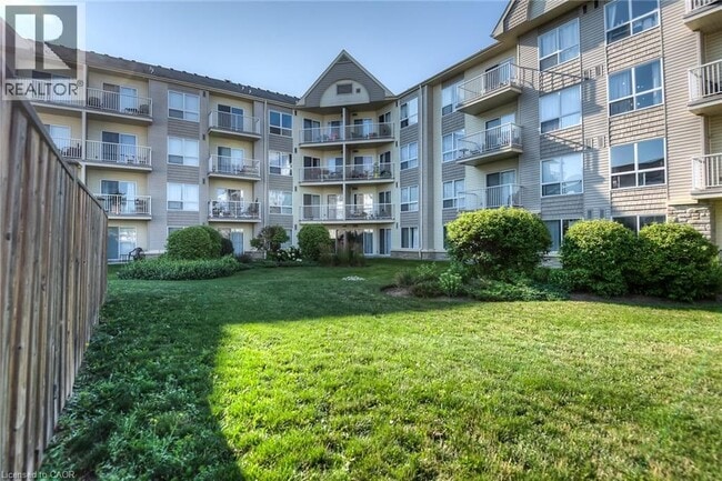 Building Photo - 8 Harris St