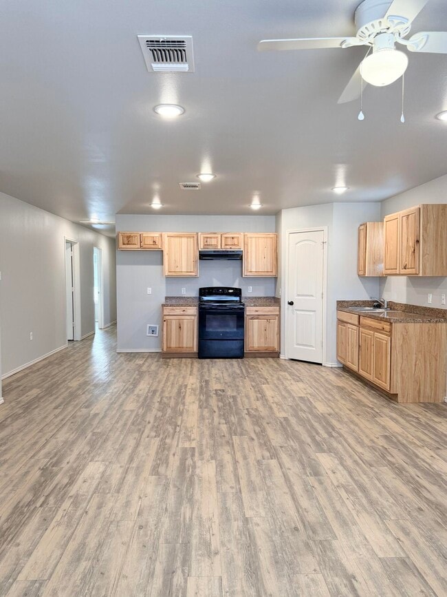 Building Photo - 1716 E 14th St