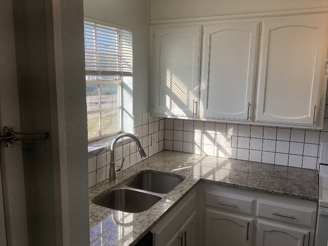 Foto del edificio - 7512 Chapin Rd