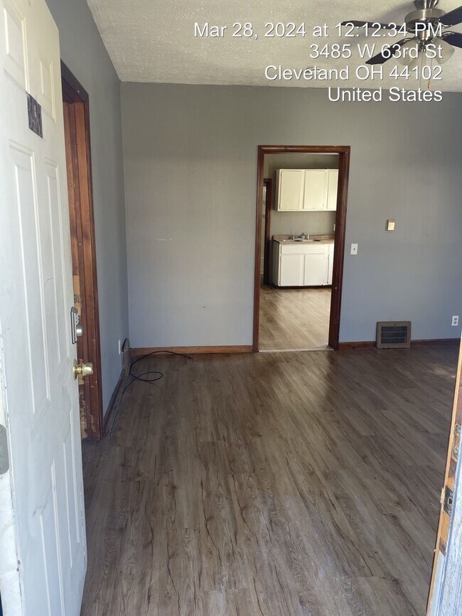 Foto del edificio - 3483 W 63rd St