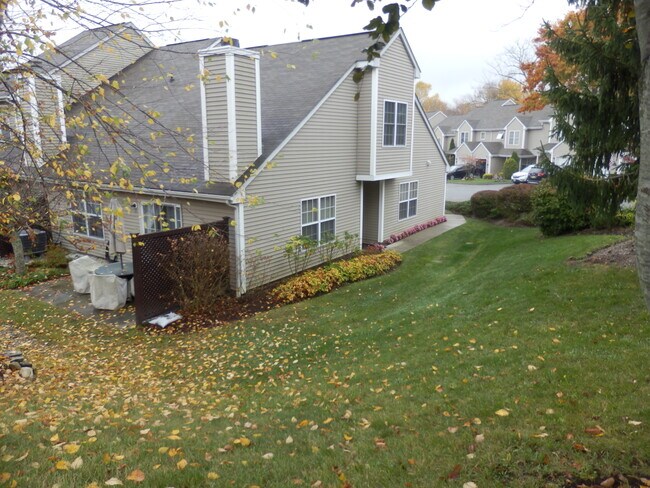 Foto del edificio - 100 Sparrow Ridge Rd