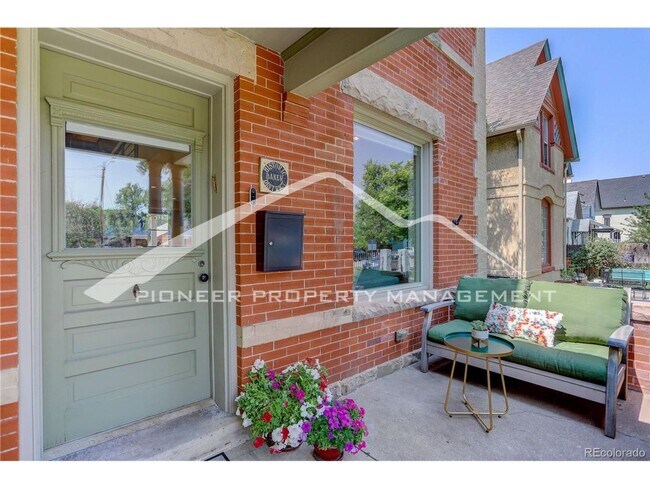 Foto del edificio - Stunning Home with Central AC and Fenced Yard