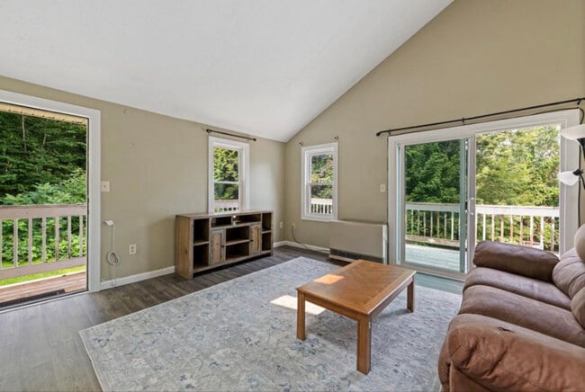 Foto del edificio - 33 Plaza Village Rd