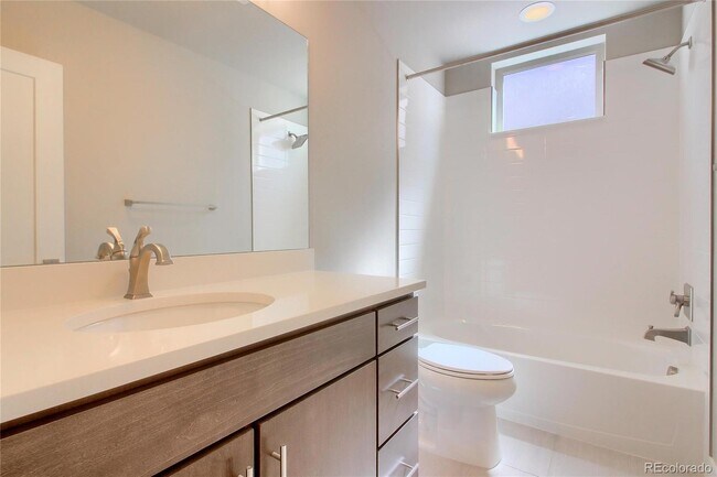 Foto del edificio - 5041 Vrain St