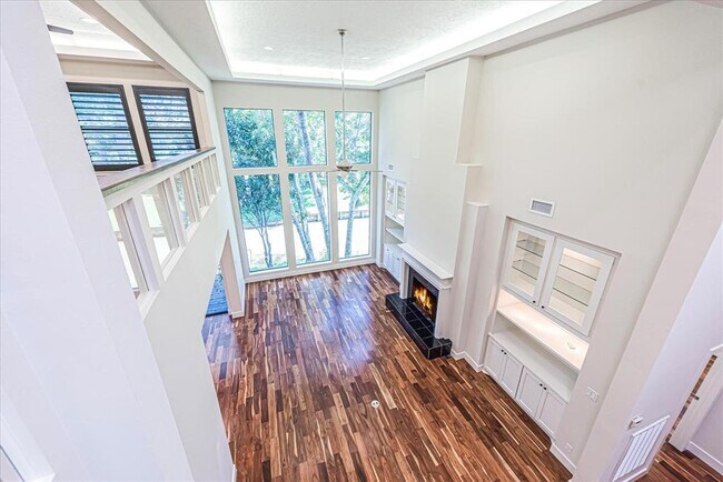 Foto del edificio - 4518 Lake Village Dr