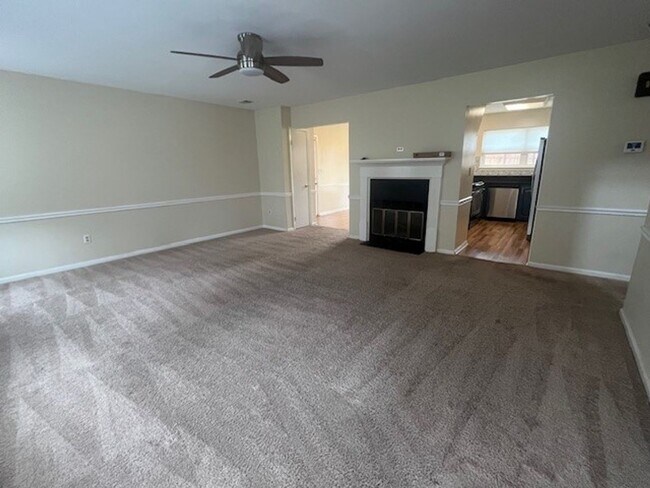 Foto del edificio - LOVELY CAPE COD WITH 4 BEDS, 2 BATHS AND GARAGE