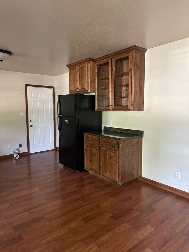 Building Photo - 601-607 Meadowmere Dr