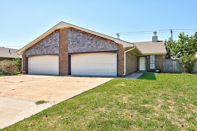 Building Photo - Great 1/2 Duplex in NW OKC