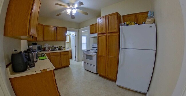 Building Photo - 3D Tour Available - Huge House!! 2 Kitchen...