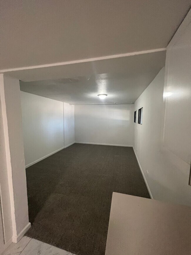 Photo - 4064-4466 S Broadway Apartment