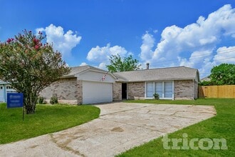 Building Photo - 20211 Cottonglade Ln