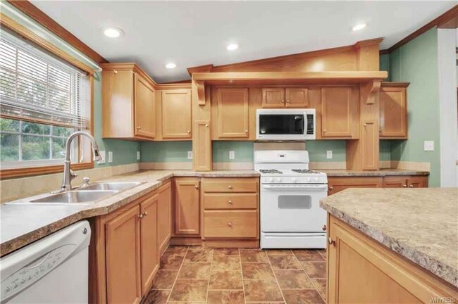 Building Photo - 767 Willowbrook Dr
