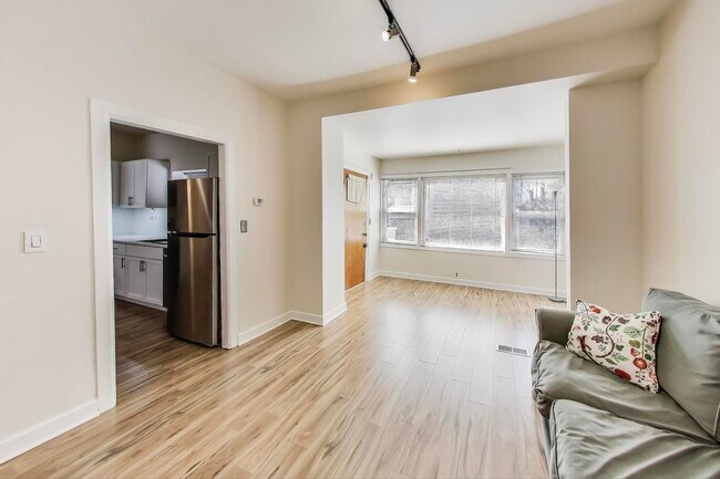 Foto del edificio - 2643 N Mildred Ave