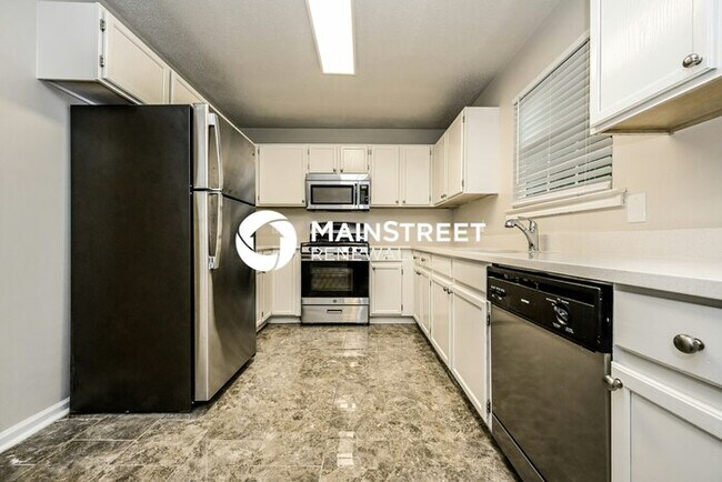 Foto del edificio - 4 Bedroom Pet-Friendly Home in STOCKBRIDGE, GA with Main Street Renewal