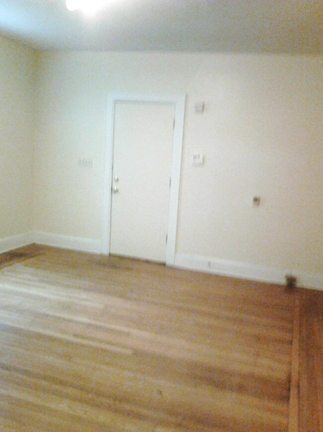 Living room - 425 Fountain St