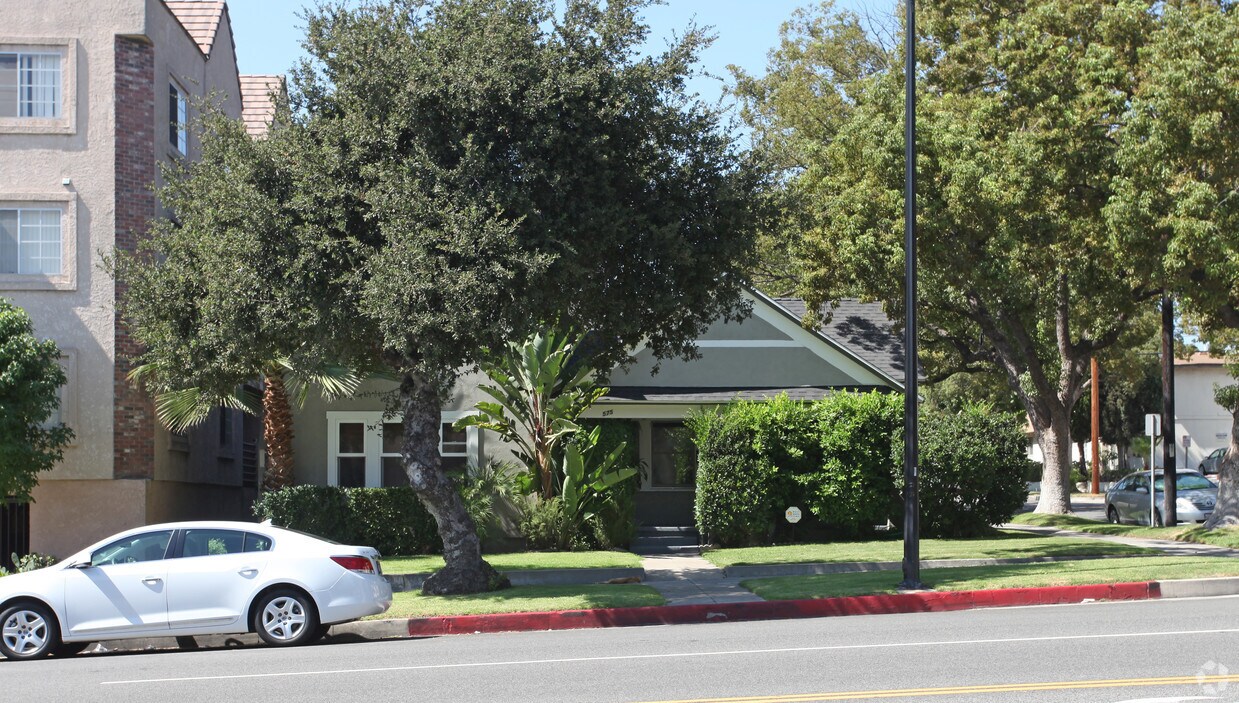 Building Photo - 575 E Olive Ave