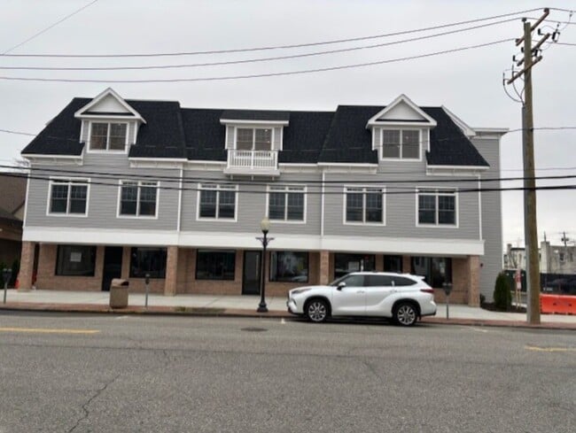 Building Photo - 180 Deer Park Ave