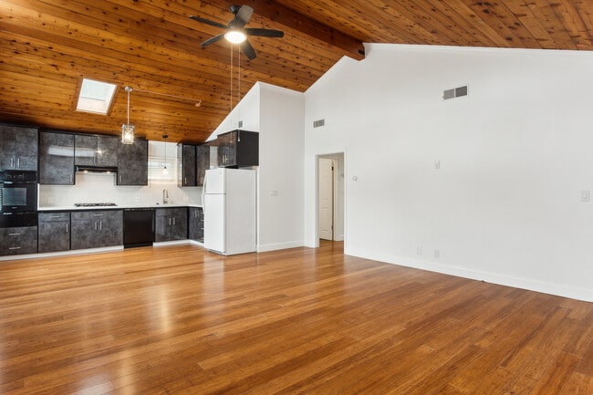 Foto del edificio - 4708 Orion Ave
