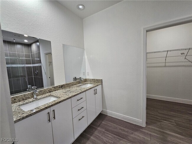 Building Photo - 8059 Sherwood Cir