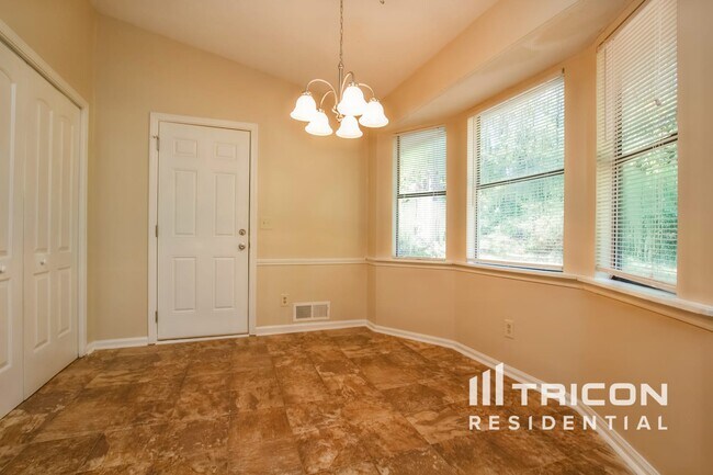 Foto del edificio - 4063 Tanglewood Rd