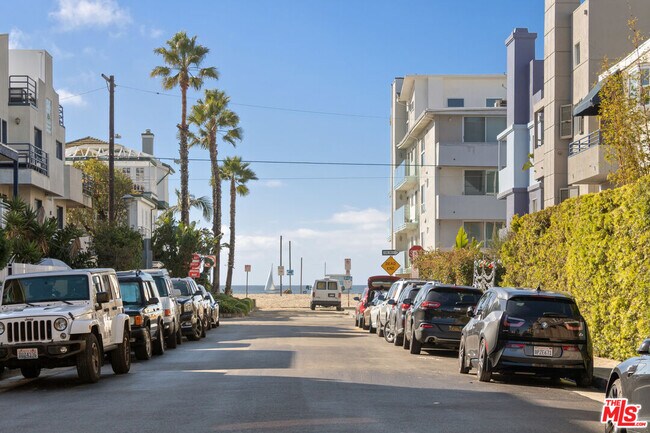 Foto del edificio - 100 Driftwood St St