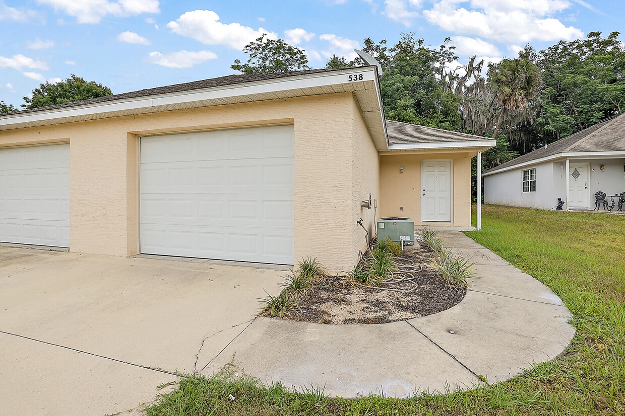 538 Paulling Dr, Leesburg, FL 34748 Townhouse for Rent in Leesburg