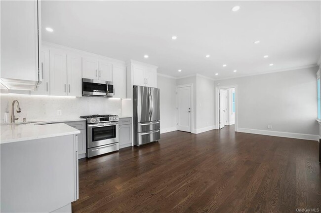 Building Photo - 468 E 54th St
