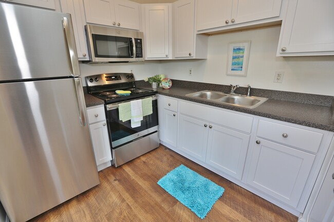 Foto del edificio - UPDATED & READY 07-14-25! 2-Bedroom 2nd Fl...