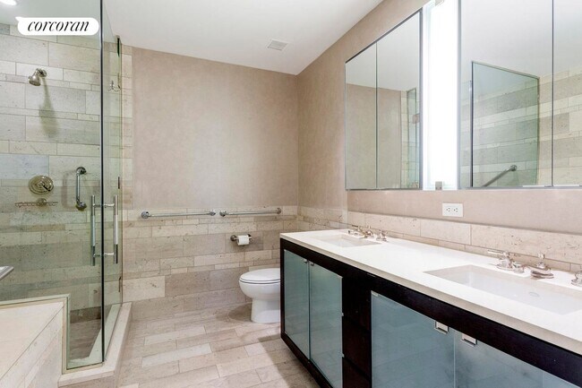 Foto del edificio - 450 E 83rd St