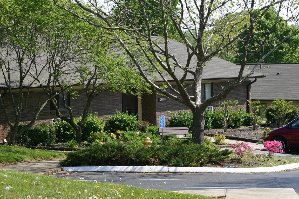 2526 Mall Dr, Morristown, TN 37814 Apartments in Morristown, TN