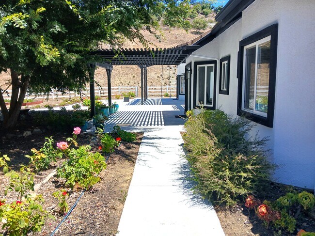 Foto del edificio - 43605 Los Gatos Rd