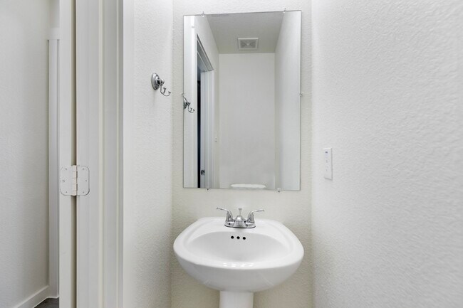 Foto del edificio - 21155 Gosling Rd