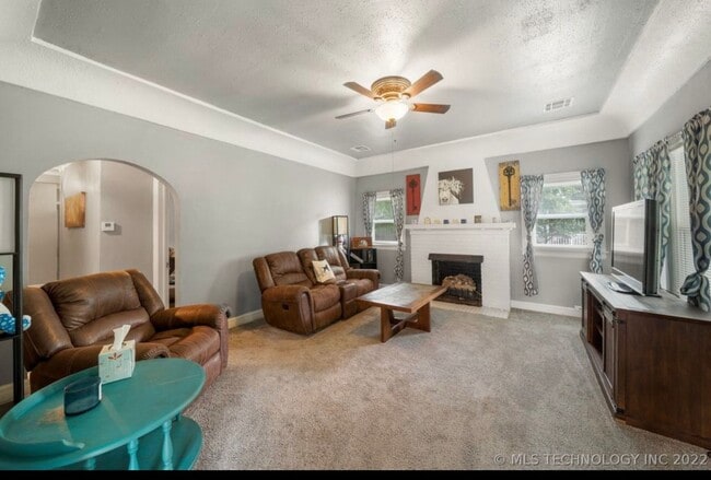 Building Photo - Charming 3/1.5 bath completely updated