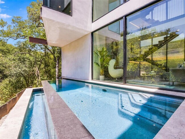 Foto del edificio - 1111 W 31st St