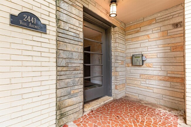 Foto del edificio - 2441 Vail Ave