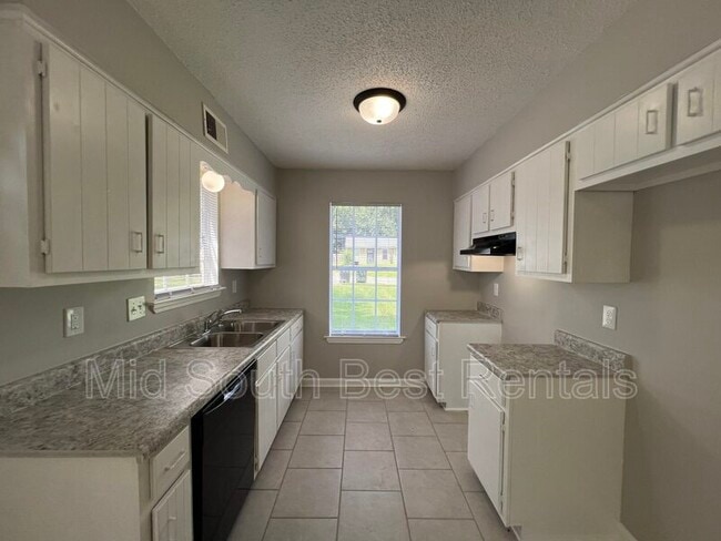 Building Photo - 4038 Naylor Rd
