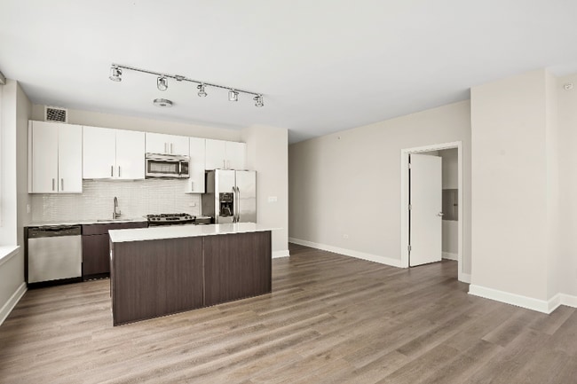 Photo - 728 W Adams St Apartment