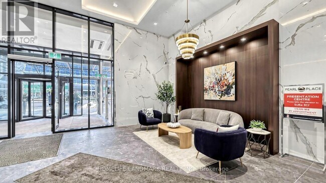 Photo du bâtiment - 4955 Yonge St