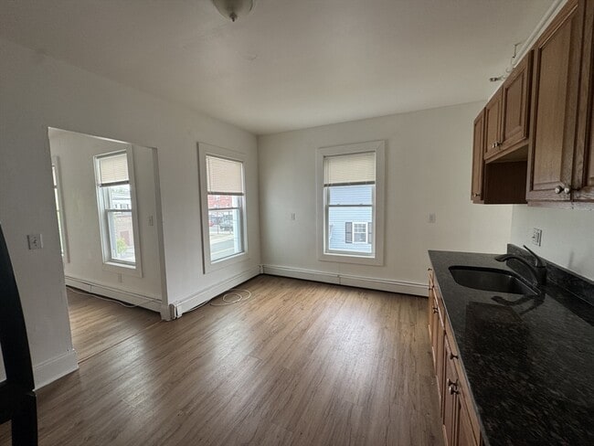 Building Photo - 135 Chestnut St