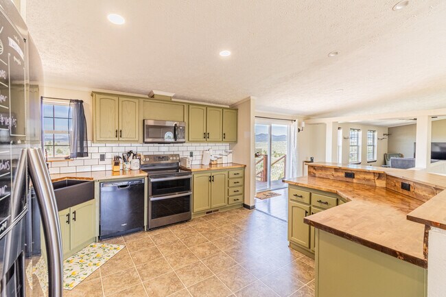 Foto del edificio - 495 Lupine Ln