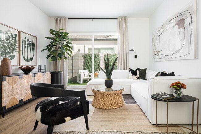 Building Photo - Bungalows on Sarival