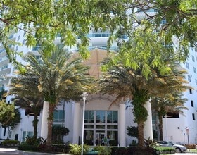 Building Photo - 7900 Harbor Island Dr