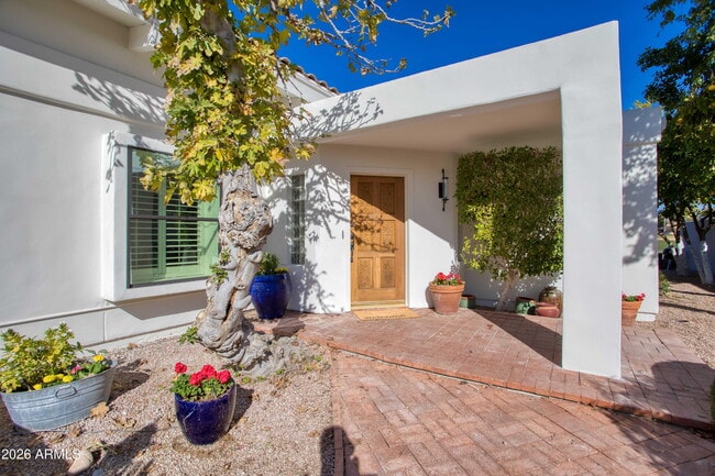 Building Photo - 7638 E Vía De Lindo