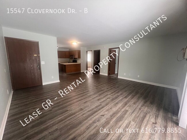 Building Photo - Spacious Two Bedroom Upper Unit! Near Down...