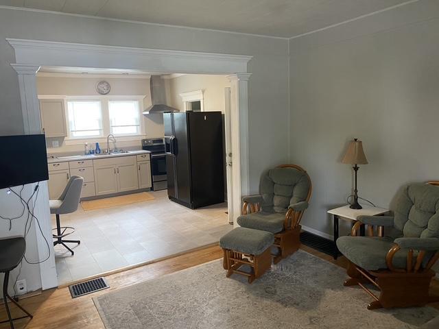 Family room - 312 W Saint Louis Ave